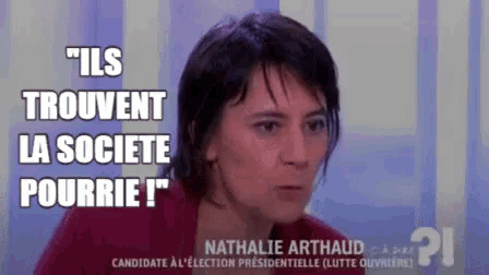 a woman says " ils trouvent la societe pourrie " on a screen