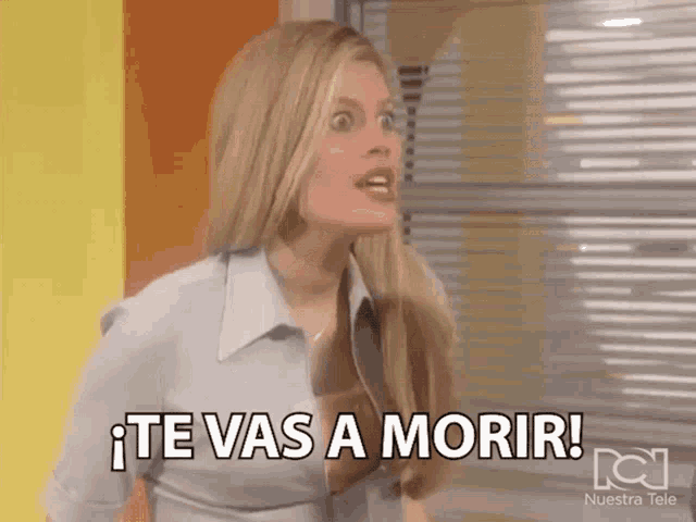 a woman in a blue shirt says te vas a morir in spanish