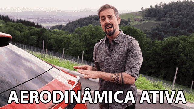 a man stands in front of a red car with the words aerodinamica ativa written above him