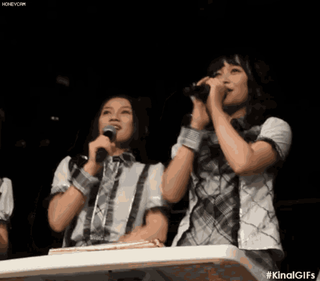 two women singing into microphones with the hashtag #kinalgifs on the bottom right