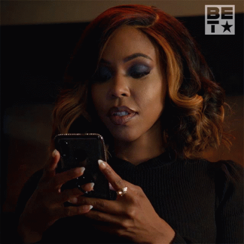 Browsing Sasha Duncan GIF - Browsing Sasha Duncan The Family Business GIFs