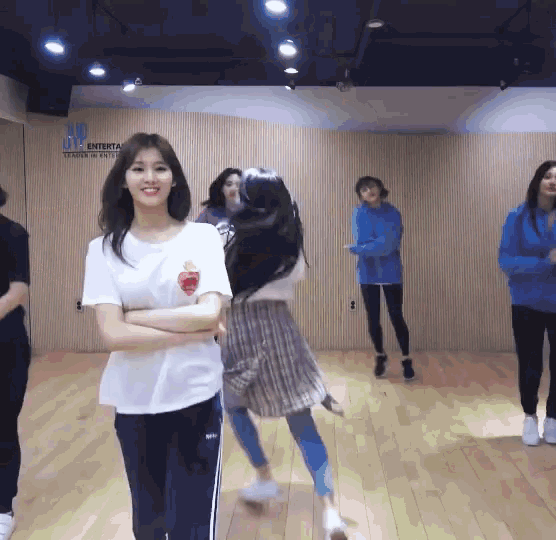 Sana Dancing GIF - Sana Dancing Jump Around GIFs