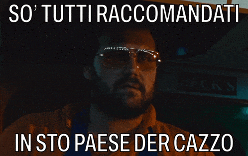 a man wearing sunglasses says so ' tutti raccomandati in sto paese der cazzo