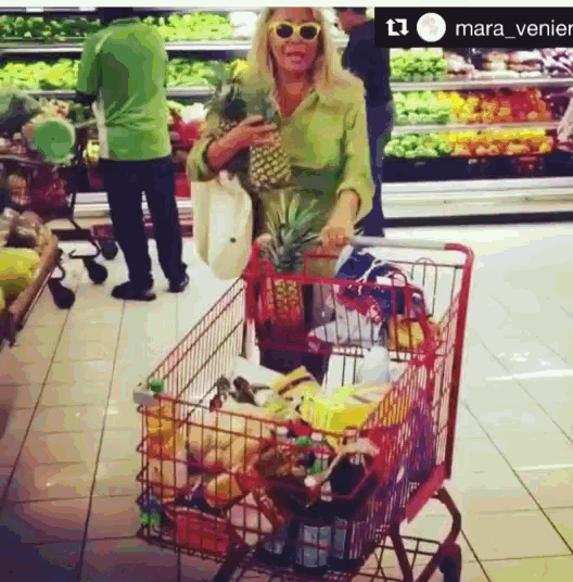 Mara Venier GIF - Mara Venier Supermercato GIFs