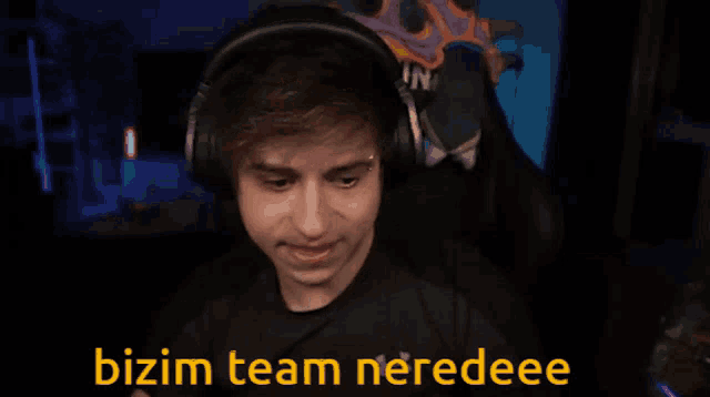a man wearing headphones says bizim team neredee