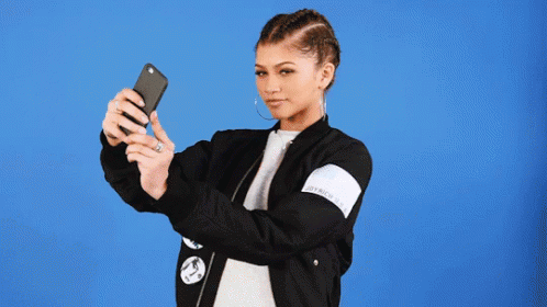 Zendaya Selfie GIF - Zendaya Selfie Zendaya Selfie GIFs