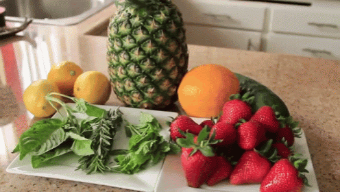 Fruit Infused Water Ideas GIF - Fruit Water Drinks GIFs