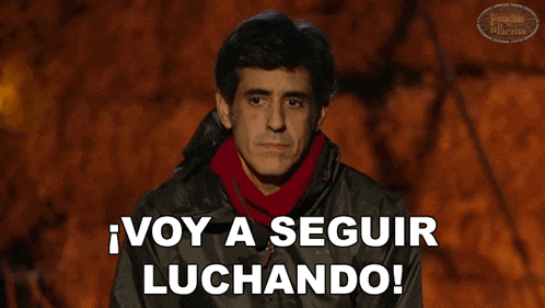 a man with a scarf around his neck says voy a seguir luchando