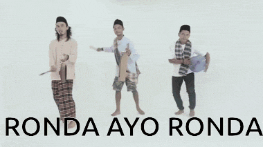three men are standing in front of a white background with the words ronda ayo ronda on it