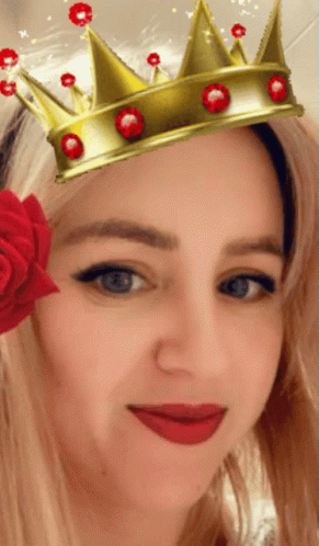 Crown Queen GIF - Crown Queen Selfie GIFs