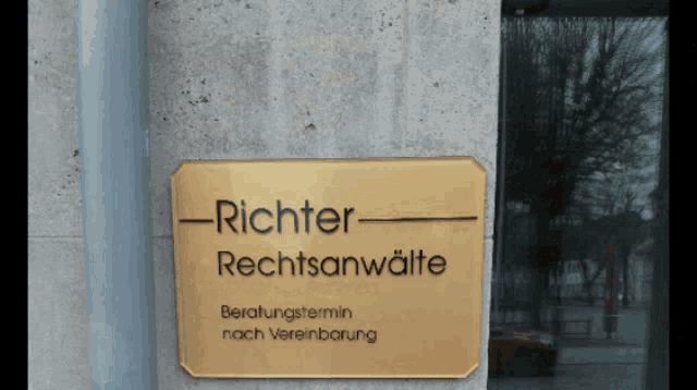 a sign on a building that says richter rechtsanwaite