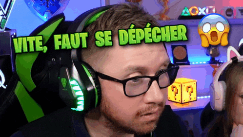 a man wearing headphones with the words vite faut se depecher