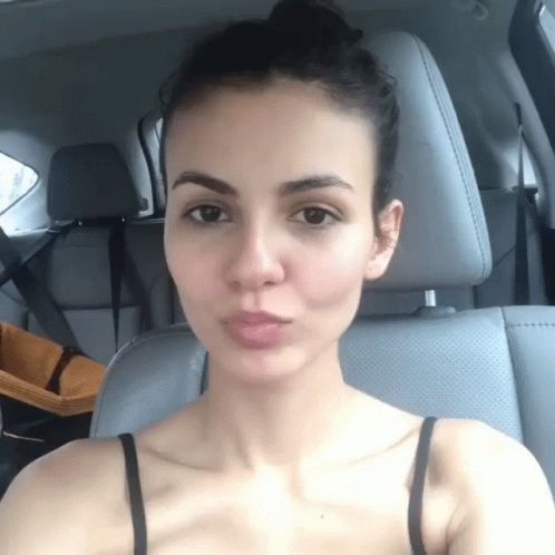 Victoria Justice Induction GIF - Victoria Justice Induction Its Me GIFs