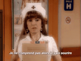 a nurse is holding a clipboard and says je ne comprend pas alors je vais sourire