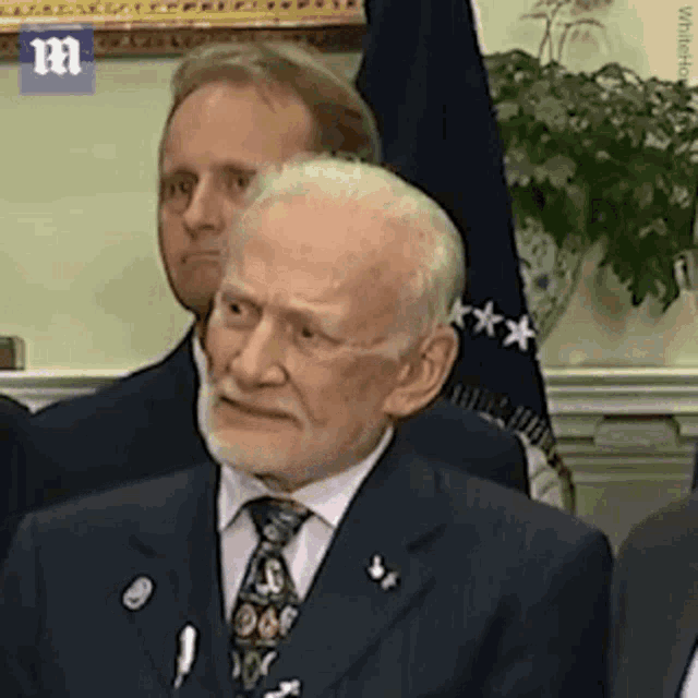 Buzz Aldrin Buzz GIF - Buzz Aldrin Buzz Buzz Aldrin Confused GIFs