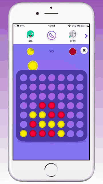 a cell phone displays a game called four in a row on the screen