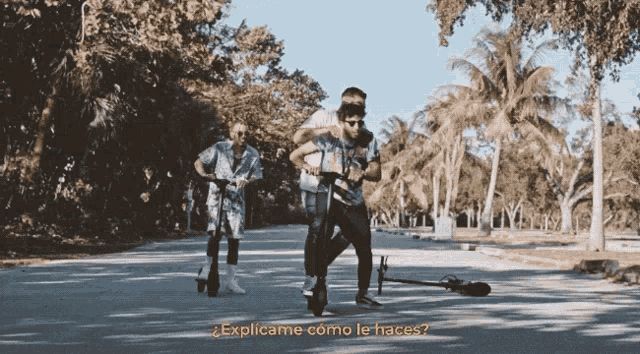 a group of people are riding scooters down a street with the words " explicame como le haces " written in yellow