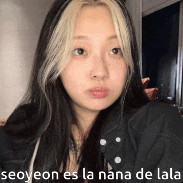 a close up of a woman 's face with the words seoyeon es la nana de lala above her