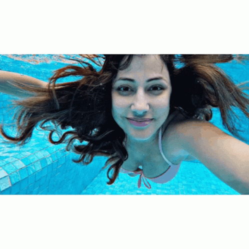 Underwater Model GIF - Underwater Model Woman GIFs