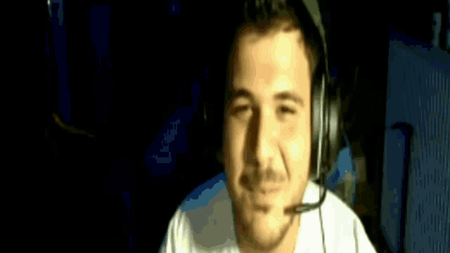 a man wearing headphones with the words " sta apxidia mou " on the bottom right