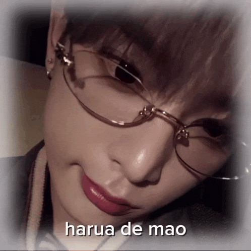 a close up of a person wearing glasses with the words harua de mao written below it
