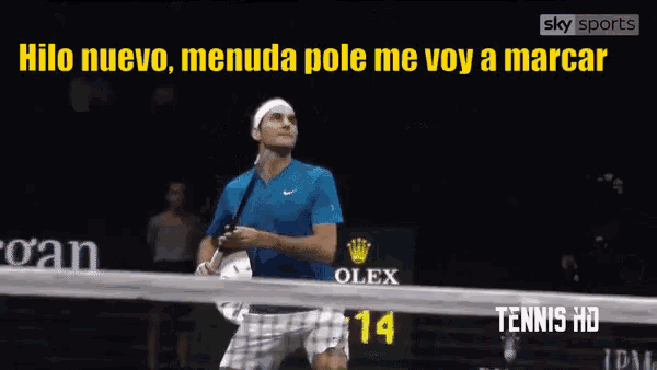 two tennis players on a tennis court with the words aparta que viene el repartidor de owneds