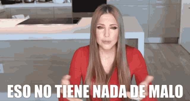 a woman in a red shirt says " eso no tiene nada de malo "