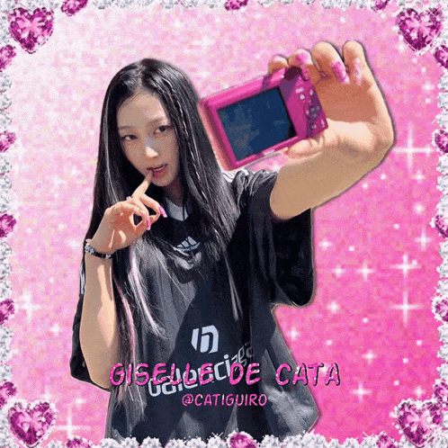 a girl taking a selfie with a pink camera and the name gisellede cata
