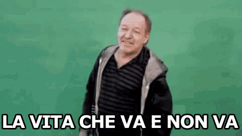 a man in a striped shirt is standing in front of a green background with the words `` la vita che va e non va '' .