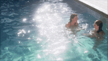 Pool Mother And Daughter GIF - Pool Mother And Daughter Bathing GIFs