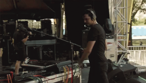 Head Bob Head Bang GIF - Head Bob Head Bang Rocking Out GIFs