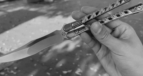 Metalinislenmishali Butterfly Knife GIF - Metalinislenmishali Butterfly Knife Trick GIFs
