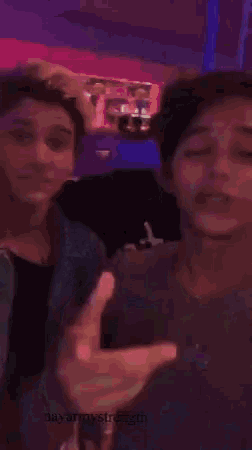 Mellizos Nayar GIF