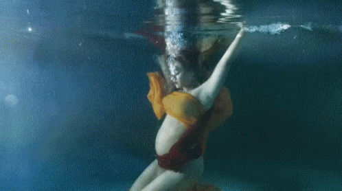 Beyonce Pregnant GIF - Beyonce Pregnant Under Water GIFs