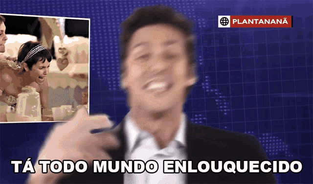 a man says ta todo mundo enlouquecido in front of a picture