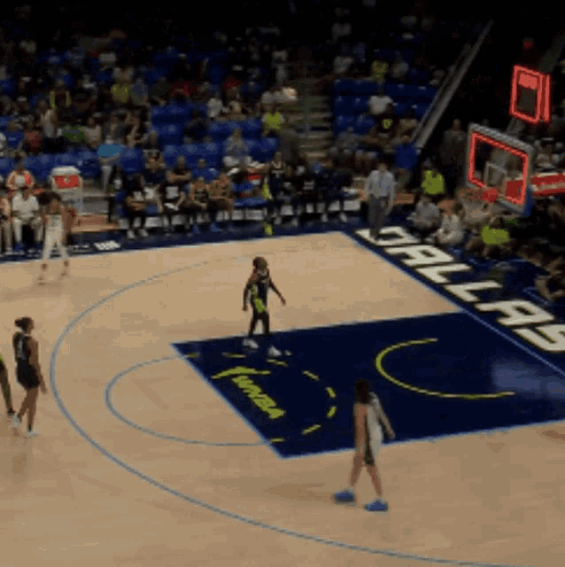 a basketball game is being played in dallas