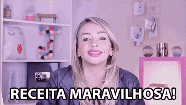 a woman says receita maravilhosa in front of a shelf