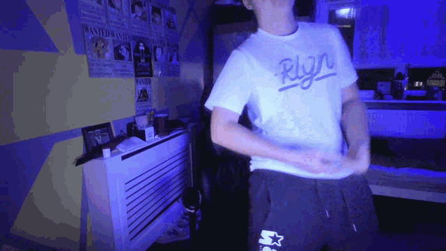 a man wearing a shirt that says rlyn on it