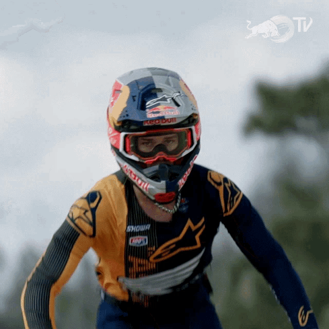 Riding Motorcycle Jett Lawrence GIF - Riding Motorcycle Jett Lawrence Red Bull GIFs