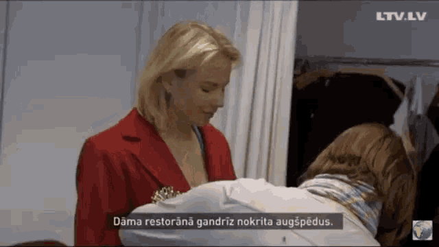 a woman in a red jacket is standing next to a man in a white shirt with a caption that says dama restorana