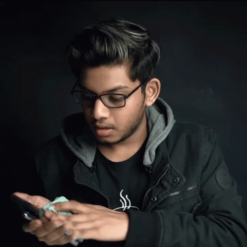 Cleaning Screen Anubhav Roy GIF - Cleaning Screen Anubhav Roy Wiping GIFs