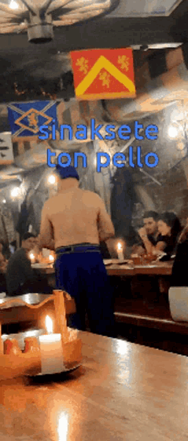 a man stands in front of a sign that says sinaksete con pollo