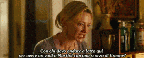 a woman is talking in a foreign language and says con chi devo andare a letto qui per avere un vodka martini