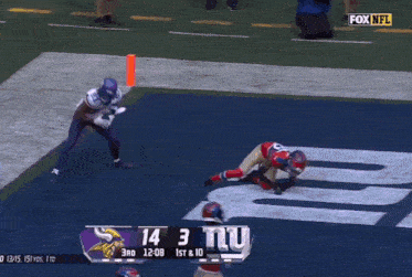 a football game between the vikings and the giants