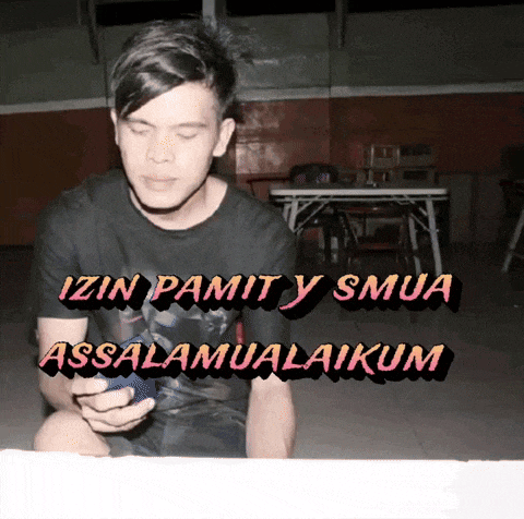 a man sitting in front of a table with the words izin pamity smua assalaamualaikum