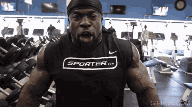 a man wearing a shirt that says sporter.com