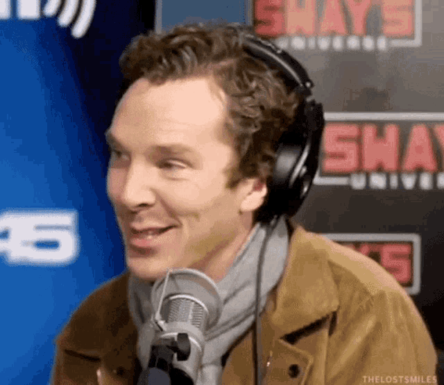 Laugh Benedict Cumberbatch GIF - Laugh Benedict Cumberbatch Dimple GIFs