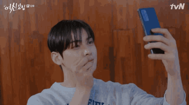 a man taking a selfie with a tvn logo on the bottom