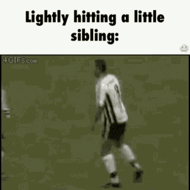 Lightly Hitting Little Sibling GIF - Lightly Hitting Little Sibling Fight GIFs