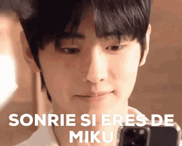 a close up of a person 's face with the words sonrie si eres de miku